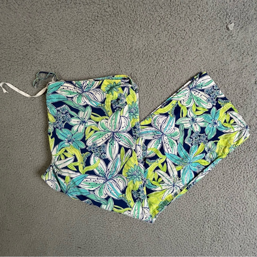 Lilly Pulitzer women’s Tropical Leaf Print PJs in Navy, Green & White size L - Picture 4 of 10